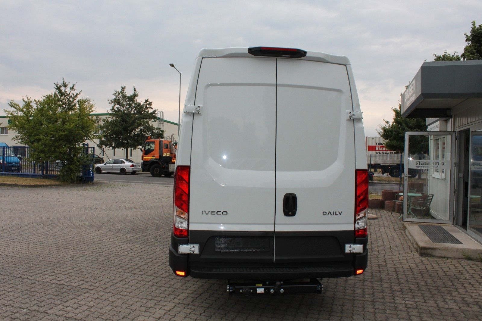 Fahrzeugabbildung Iveco Daily 35 S 18HA8 CRV teilverglast