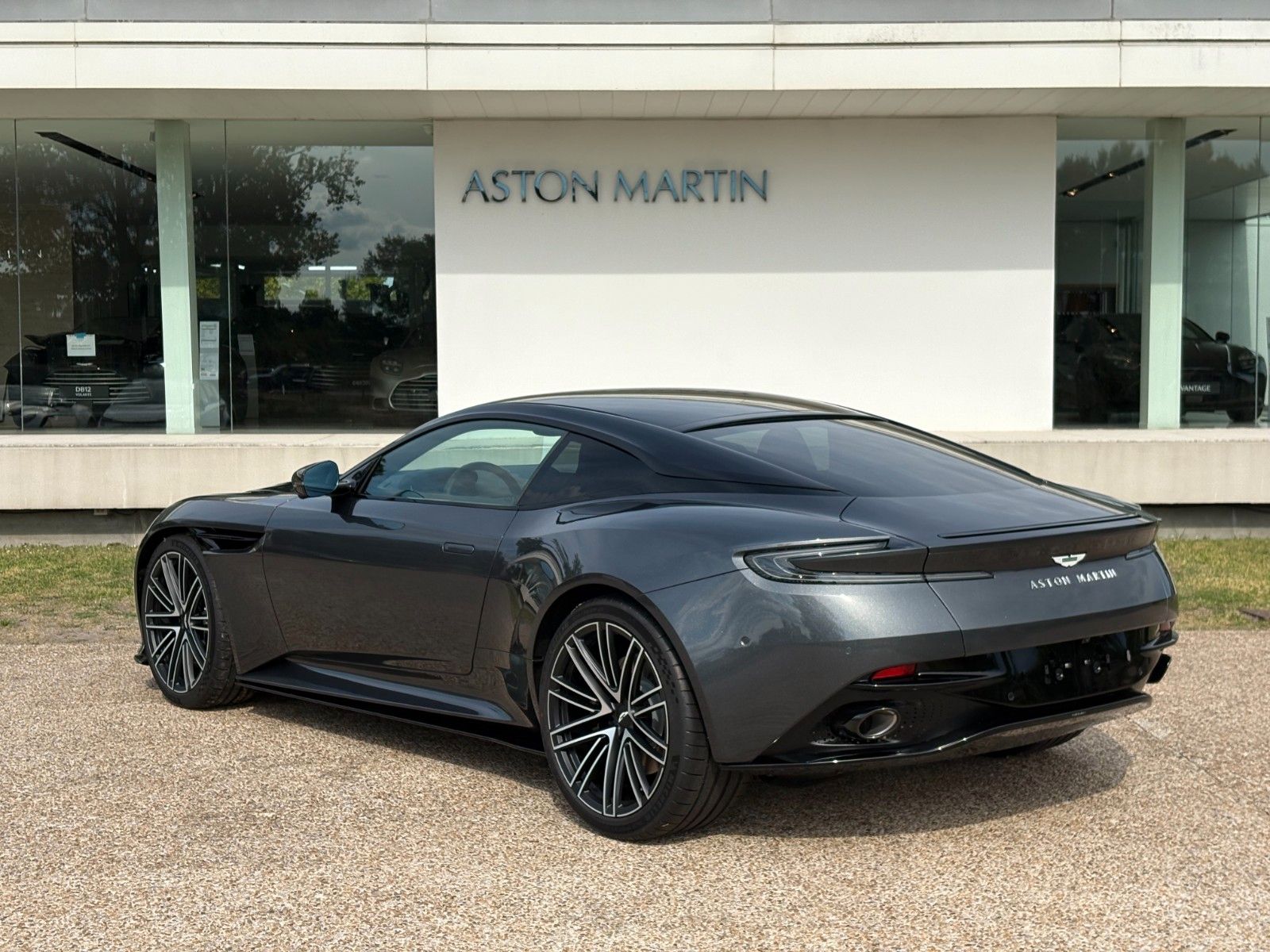 Aston Martin DB12 4.0 V8 imagem 3