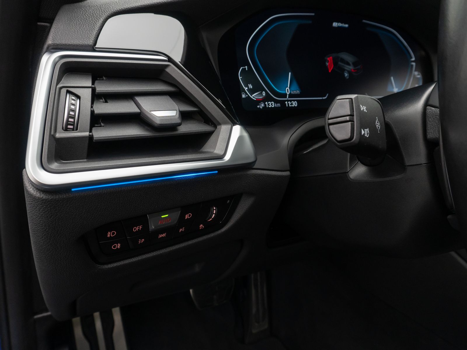 Fahrzeugabbildung BMW 330e xD M Sport Kamera DAB Laser HUD Panoram 19"