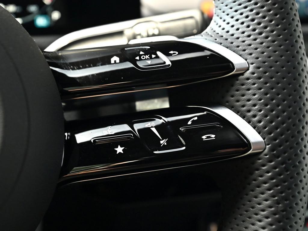Mercedes-Benz A 250 e AMG Sport Advanced+ HUD LED 360° NAVI BT