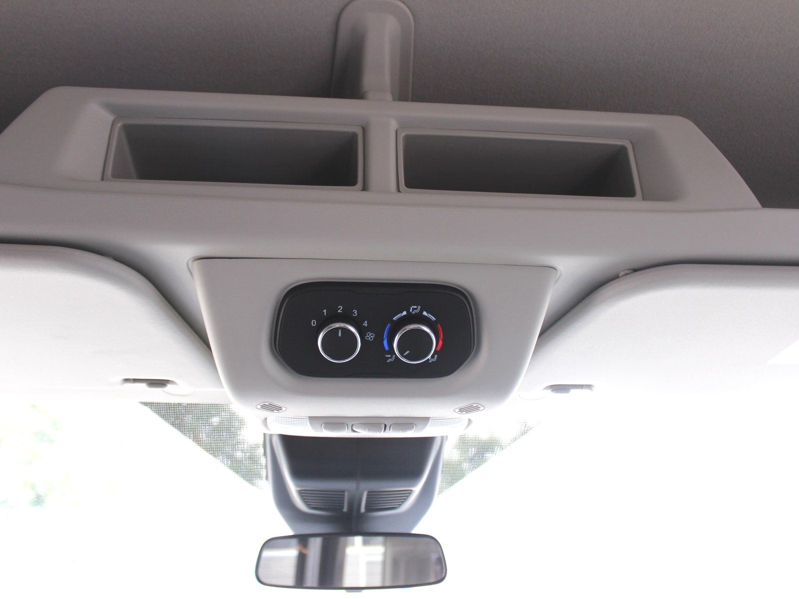 Fahrzeugabbildung Ford Transit 330 L2 Trend 2,0 TDCi DPF Mild-Hybrid