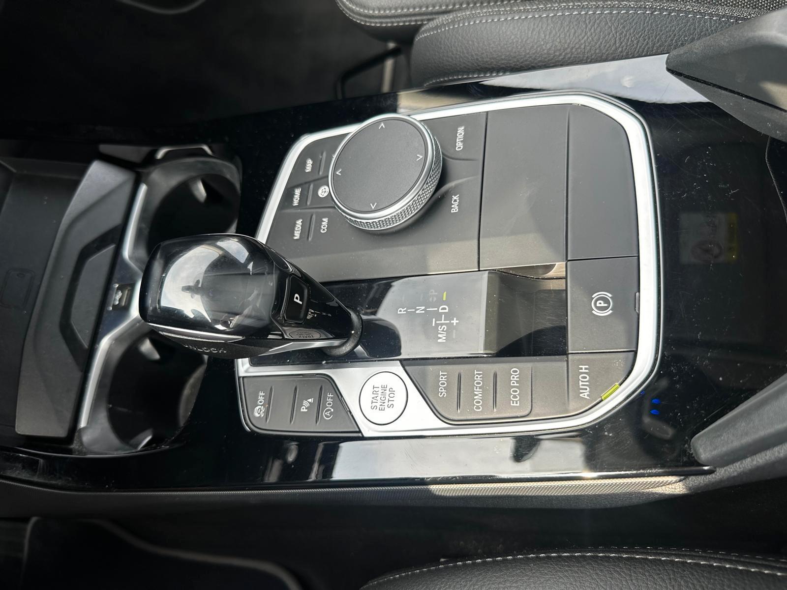 BMW 118i 1 Limousine Navi HeadUp Sport Line 8fach