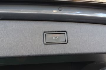 Volkswagen Tiguan 2.0 TDI Elegan. HUD+AID+STDHZG+MATRIX+AHK