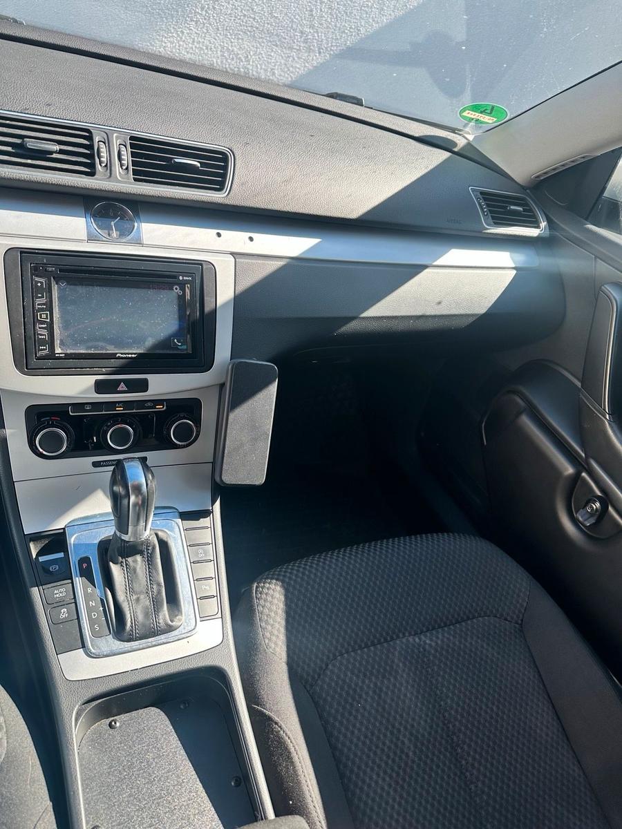 Volkswagen Passat 2012 — photo 11