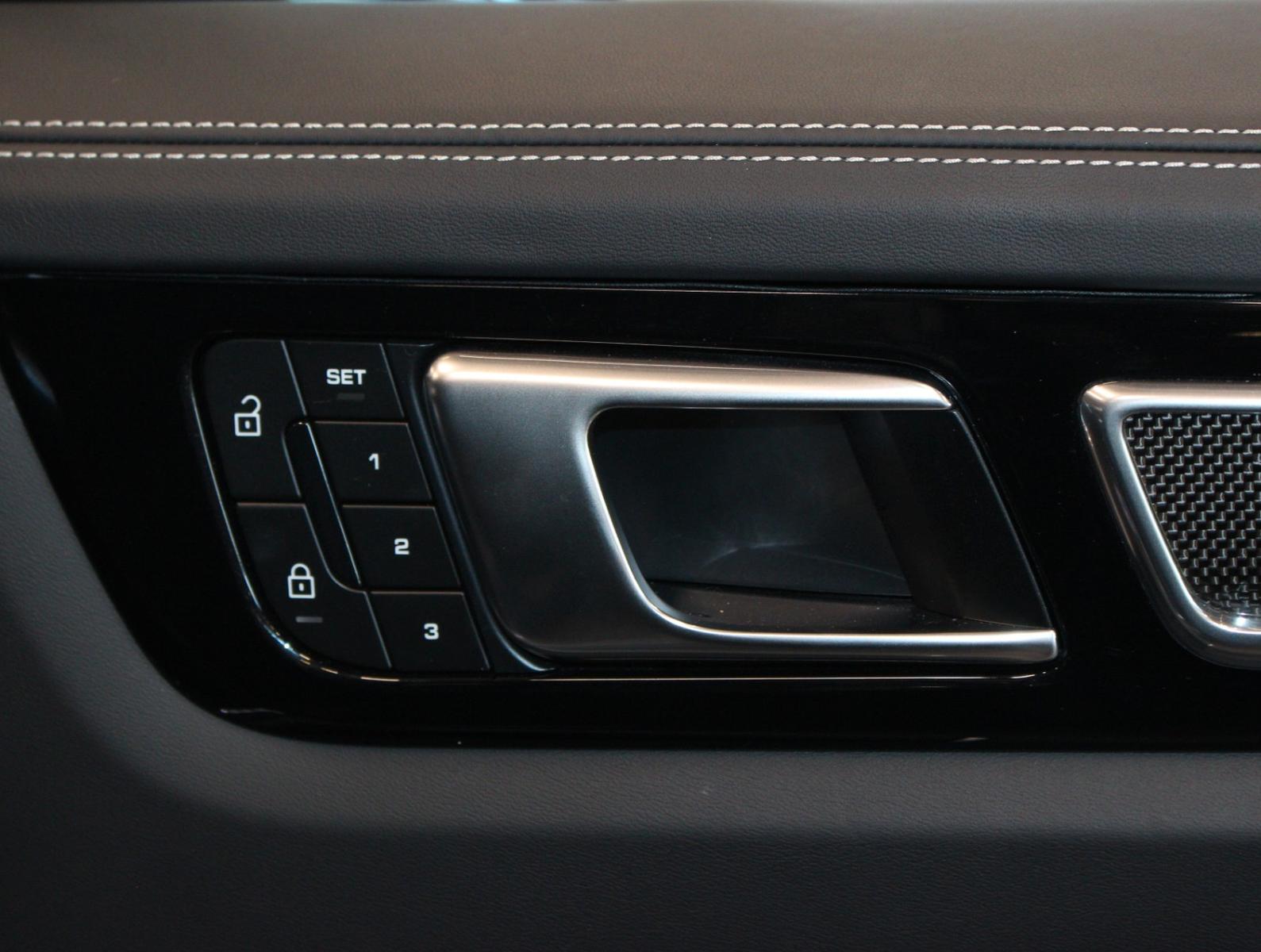 Porsche Cayenne Turbo SportDesign-Paket|Carbon|PSCB|PDCC