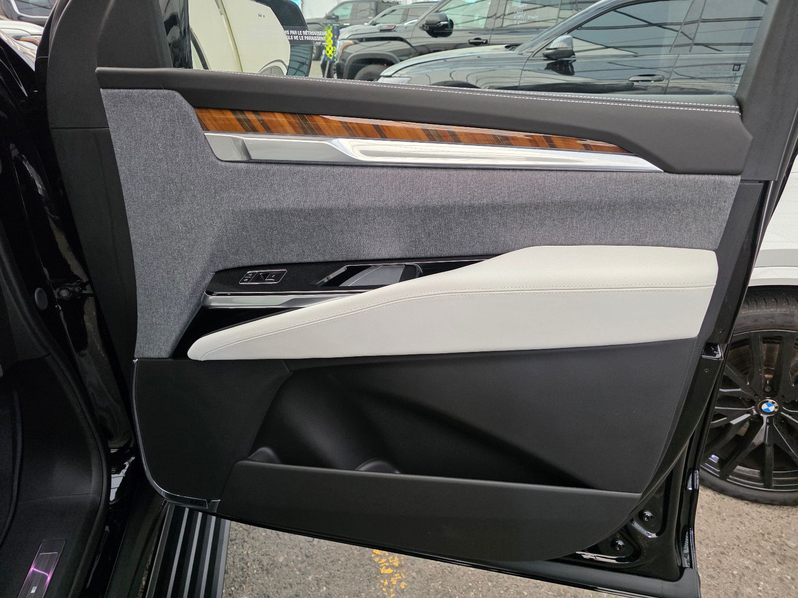 Fahrzeugabbildung Cadillac Escalade Sport Platinum T1: 129.000 EUR, Stock !