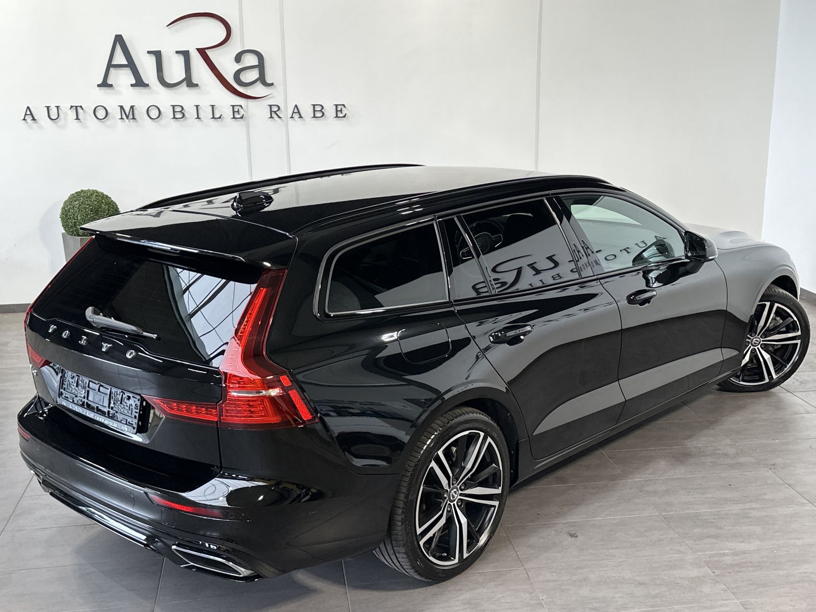 Fahrzeugabbildung Volvo V60 T8 AWD Recharge R-Design NAV+LED+360°+VCOCK