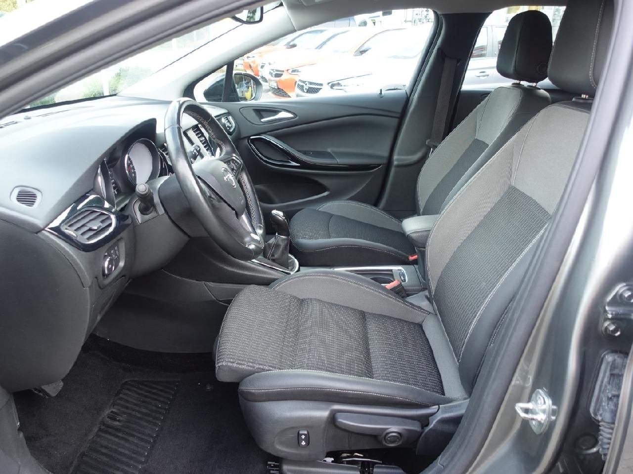 Fahrzeugabbildung Opel Astra Sports Tourer 1,5 Business Elegance
