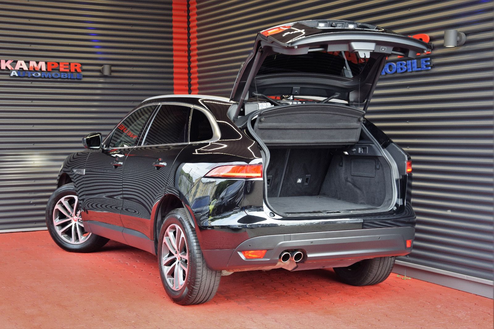 Fahrzeugabbildung Jaguar F-PACE Prestige Leder Navi Kamera ACC Xenon