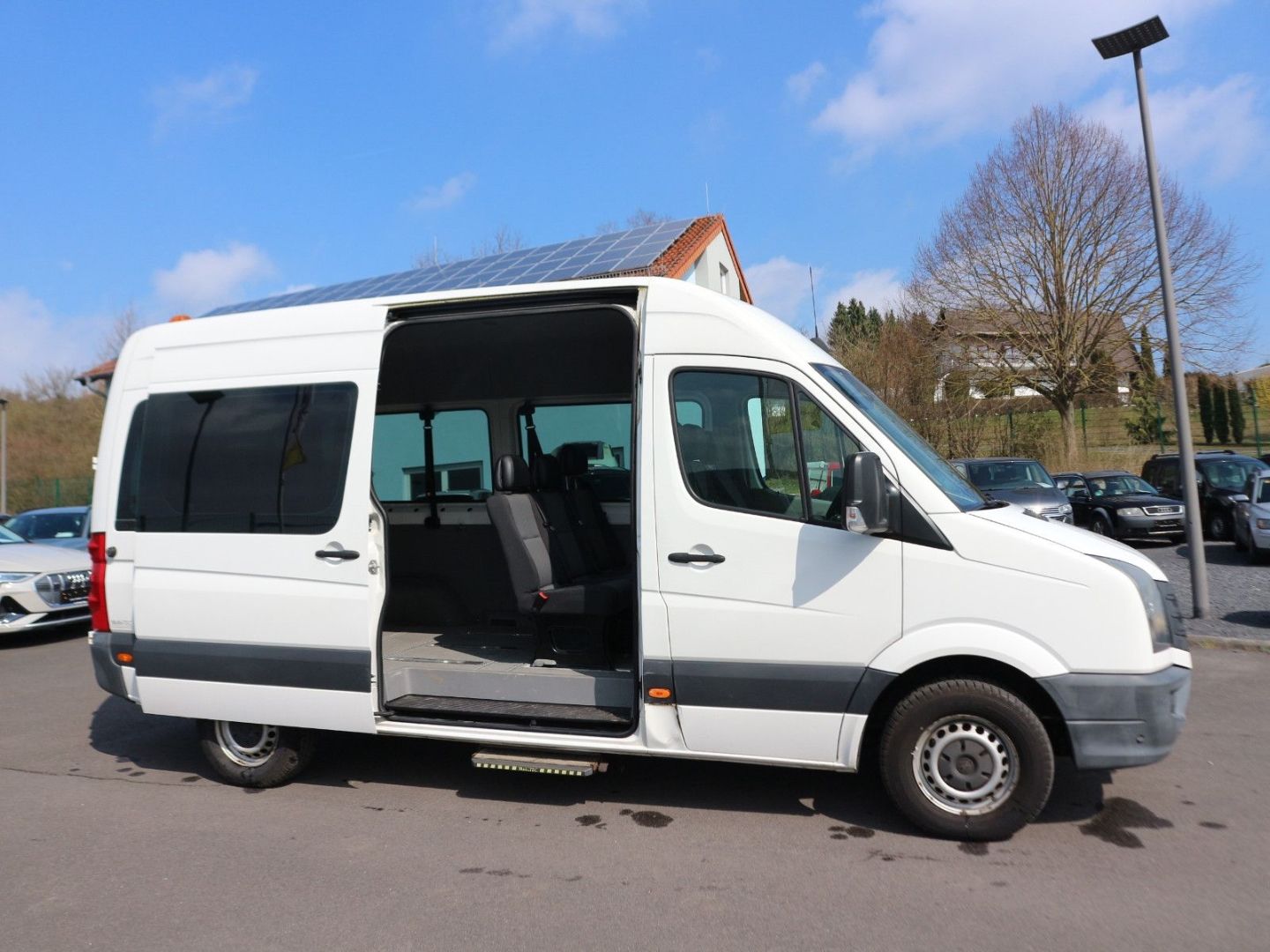 Fahrzeugabbildung Volkswagen Crafter 35 Behindertengerecht Rollstuhl-Rampe