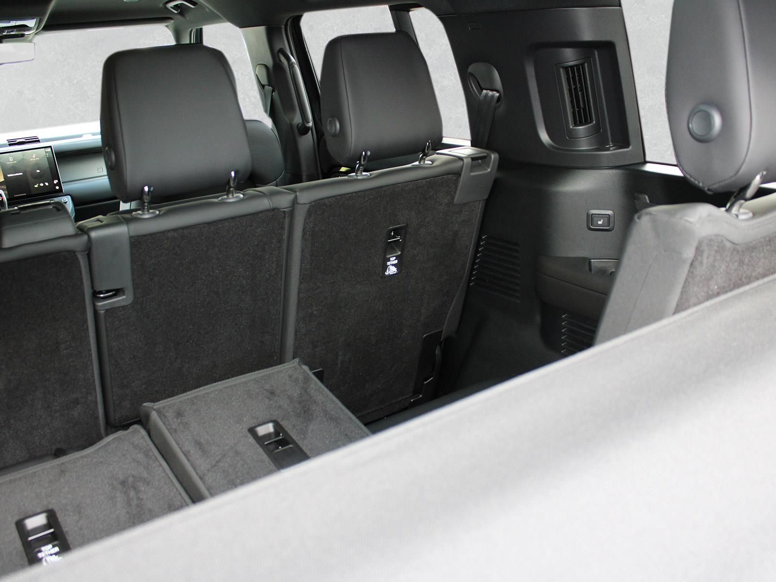 Fahrzeugabbildung Land Rover Land Rover Defender 130 D350 X-Dynamic SE