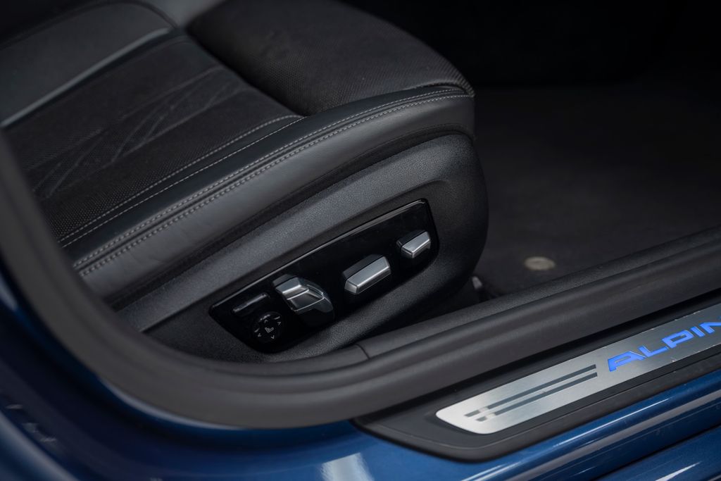 B5 4.4 Bi-Turbo Touring BLUE/BLACK - Bild 22