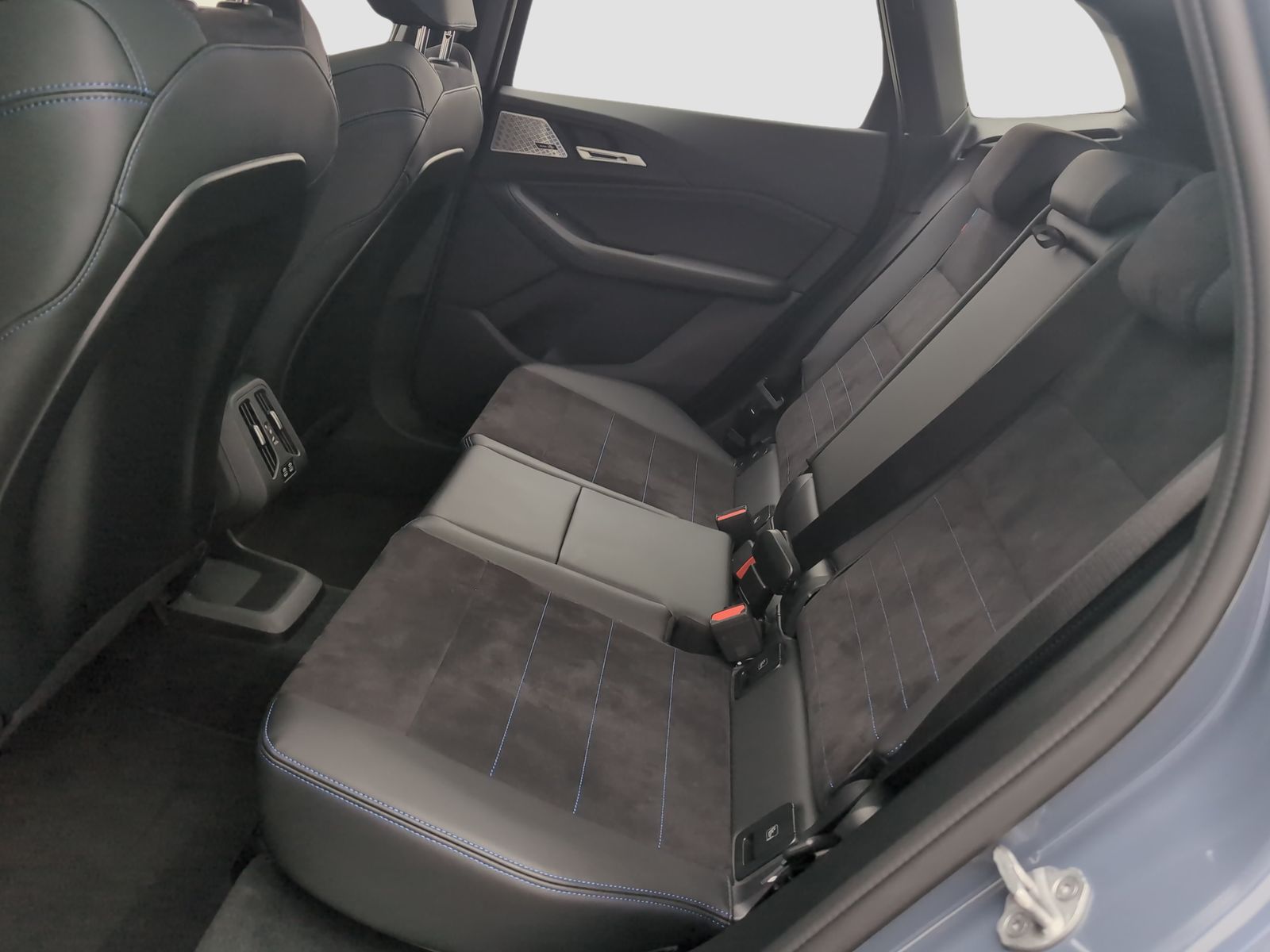BMW 223 Active Tourer - Bild 11