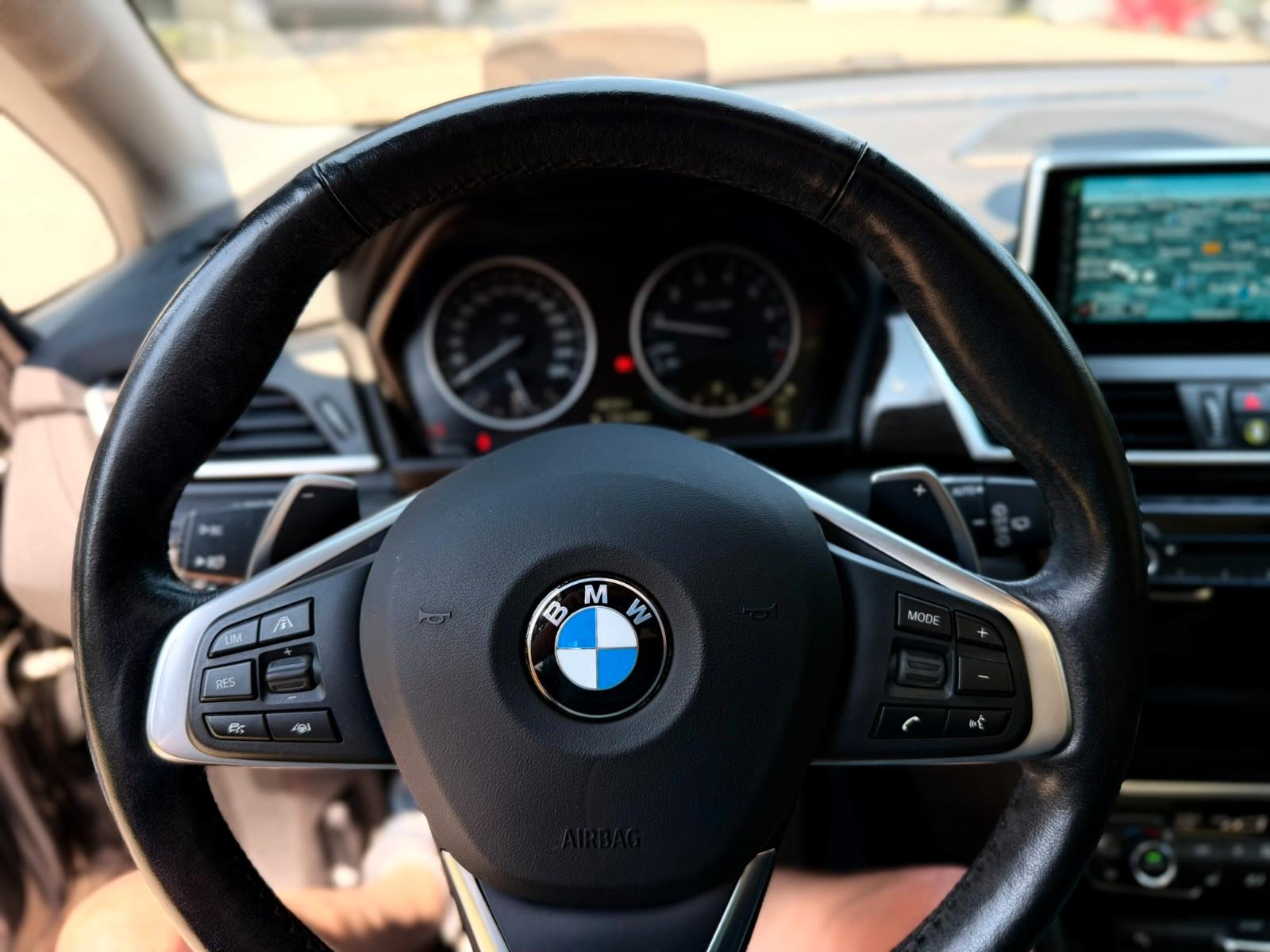 BMW 225i Active Tourer Luxury Pano AHK ACC HUD H/K