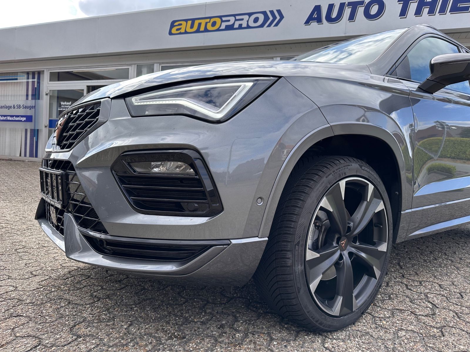 Fahrzeugabbildung CUPRA Ateca 1.5 TSI DSG Pano/ACC/Navi/LED/SHZG/Travel
