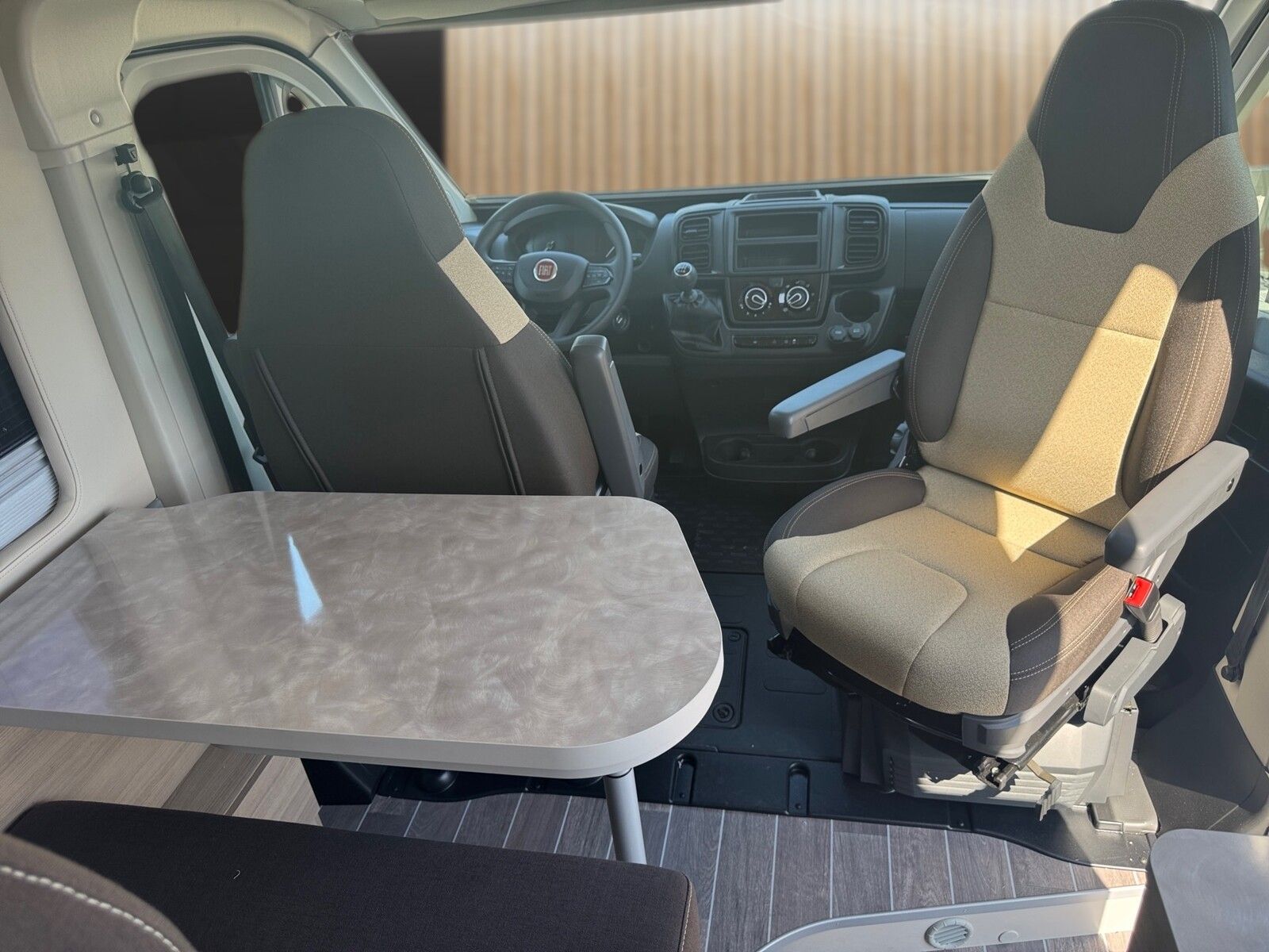 Fahrzeugabbildung Forster Vantasy 541 HB 140 PS mit Pop-Up Dach