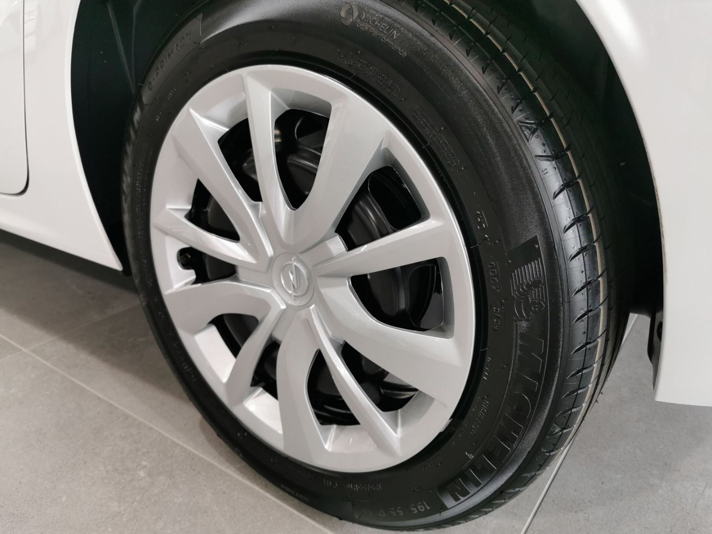 Fahrzeugabbildung Opel Corsa Edition mit Sonderzins 3,99%