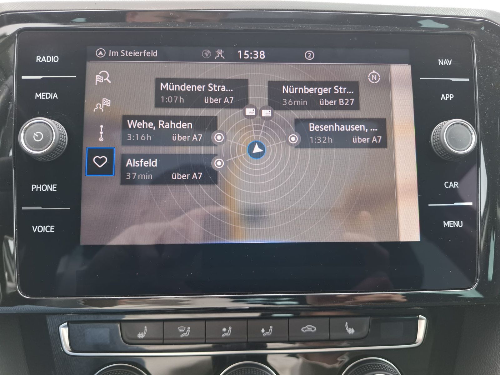 Fahrzeugabbildung Volkswagen Passat 2.0 TDI Business DSG PANO*AHK*ACC*KAMERA