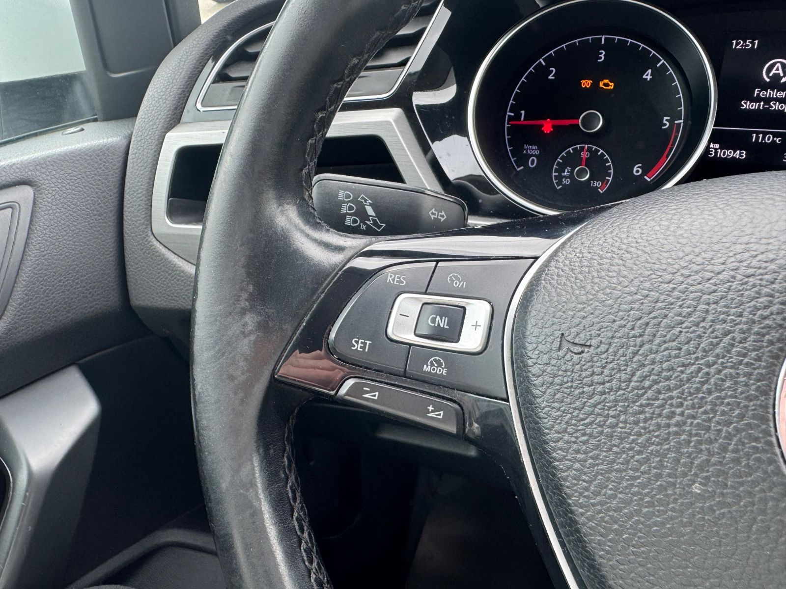 Fahrzeugabbildung Volkswagen Touran Comfortline/DSG/5-Sitzer/PDC