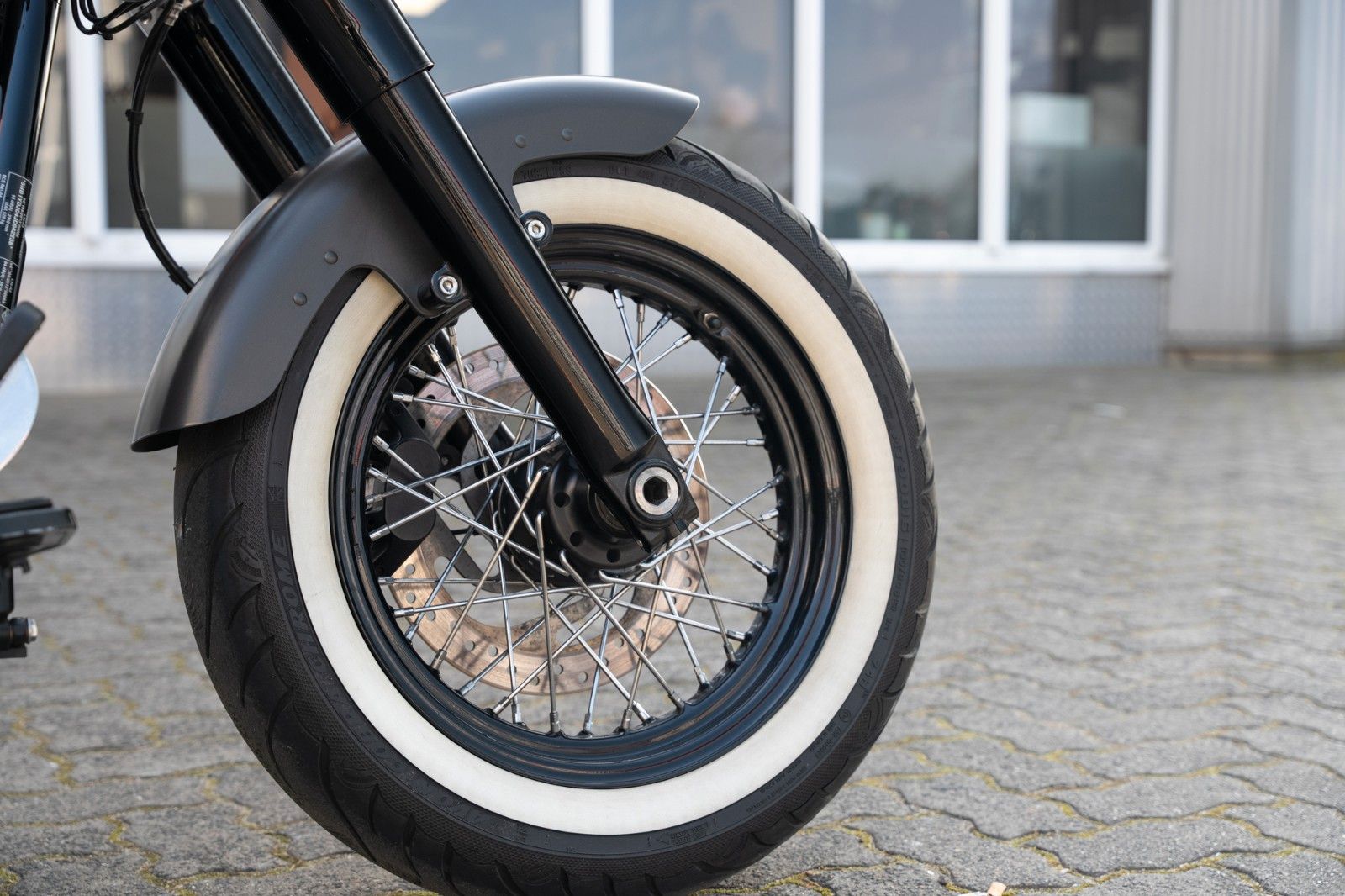 Fahrzeugabbildung Harley-Davidson Softail Slim FLS - MILLER AUSPUFF - AVON