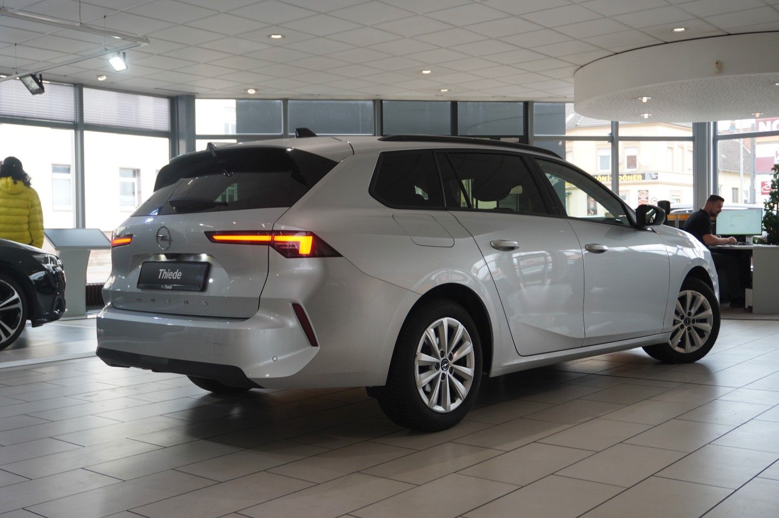 Fahrzeugabbildung Opel Astra L ST 1.2T  LED/NAVI/SHZ/ALU16/KAMERA/ALLWE