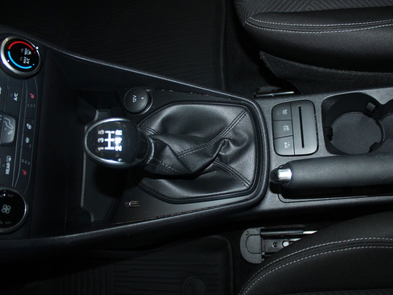 Fahrzeugabbildung Ford Fiesta Trend KLIMA LED WinterPaket PDC 1.Hand