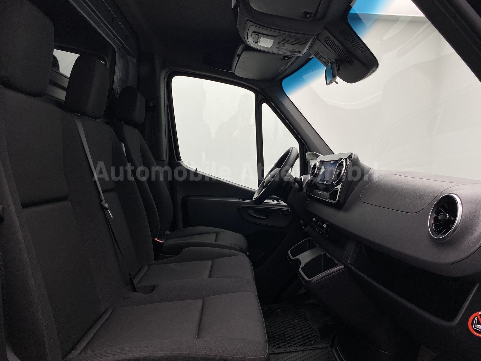 Fahrzeugabbildung Mercedes-Benz Sprinter 317 Automatik LED+AHK 2,8t+KAMER 8092