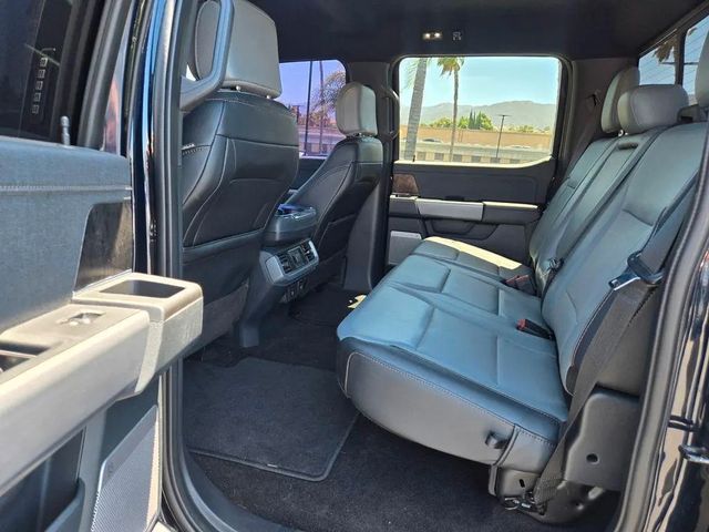 Ford F 150 Lightning Flash grosse Batterie im Vorlauf