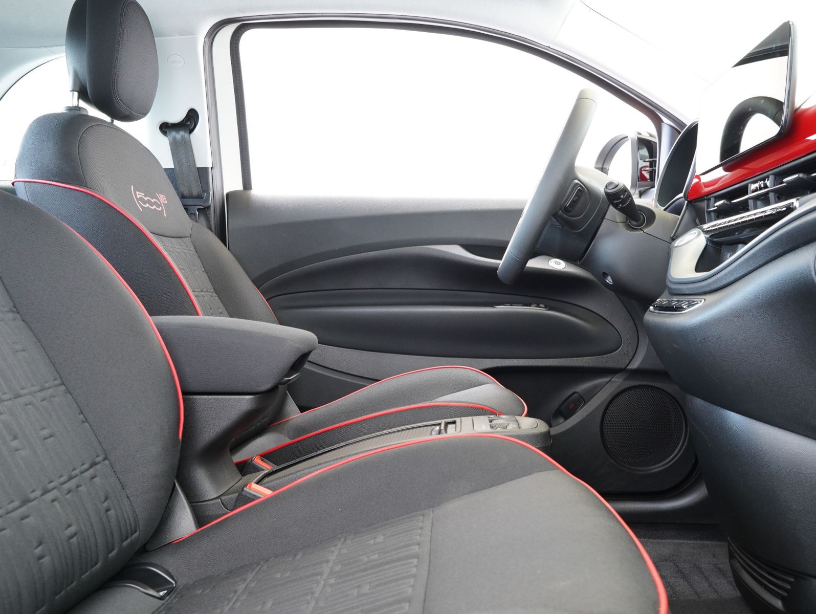 Fahrzeugabbildung Fiat 500e Red 70KW/23,8kWh/DC-LADEN/KAMERA