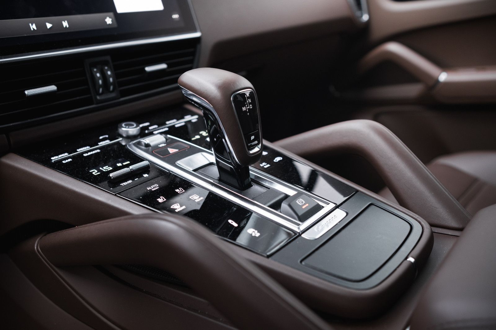 Fahrzeugabbildung Porsche Cayenne GTS-PASM-LED-Inno-360-HUD-BOSE