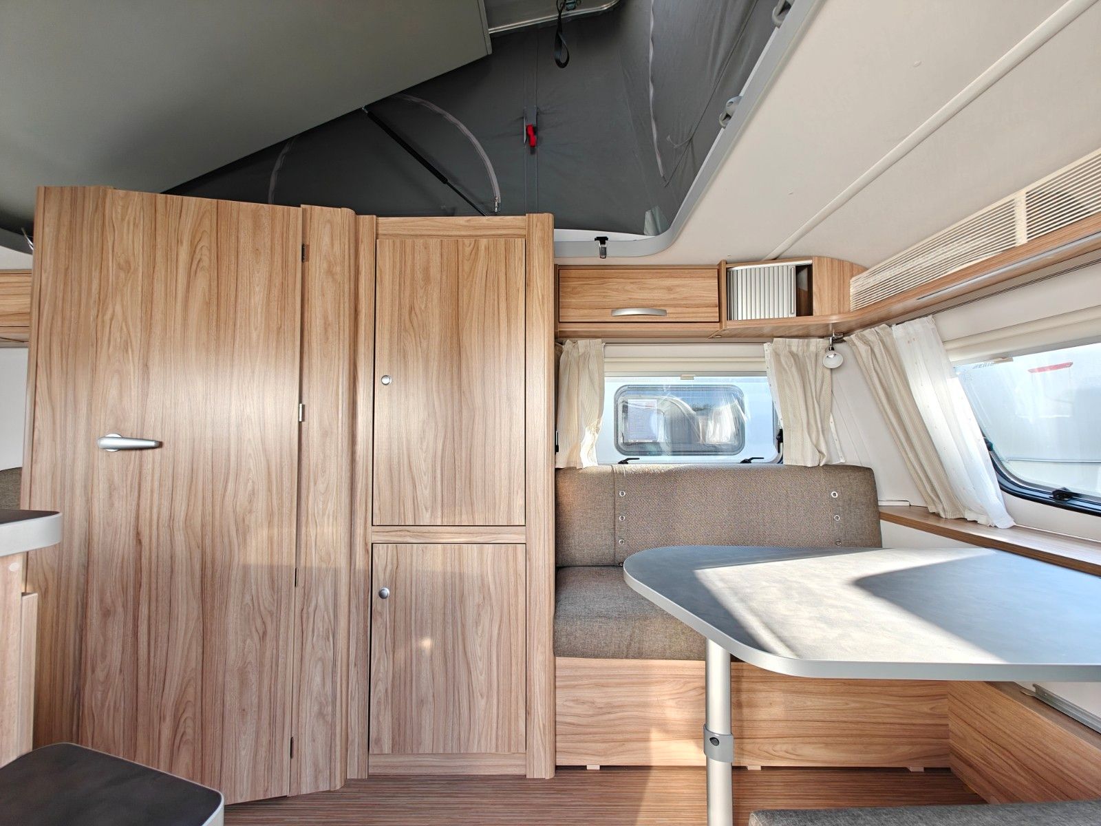 Fahrzeugabbildung HYMER / ERIBA / HYMERCAR Feeling 425 Schlafdach - SPRING SALE -