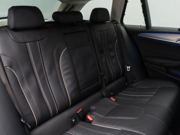 Fahrzeugabbildung BMW 530d Luxury Line Kamera DAB HiFi Stop&Go Alarm