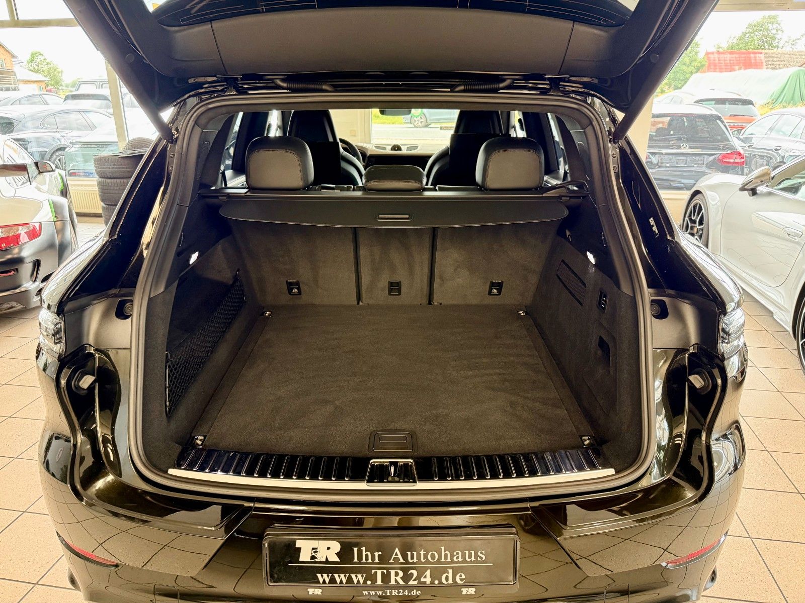 Fahrzeugabbildung Porsche Cayenne GTS PTS-Farbe/CarbonDesign/HUD/Burmester