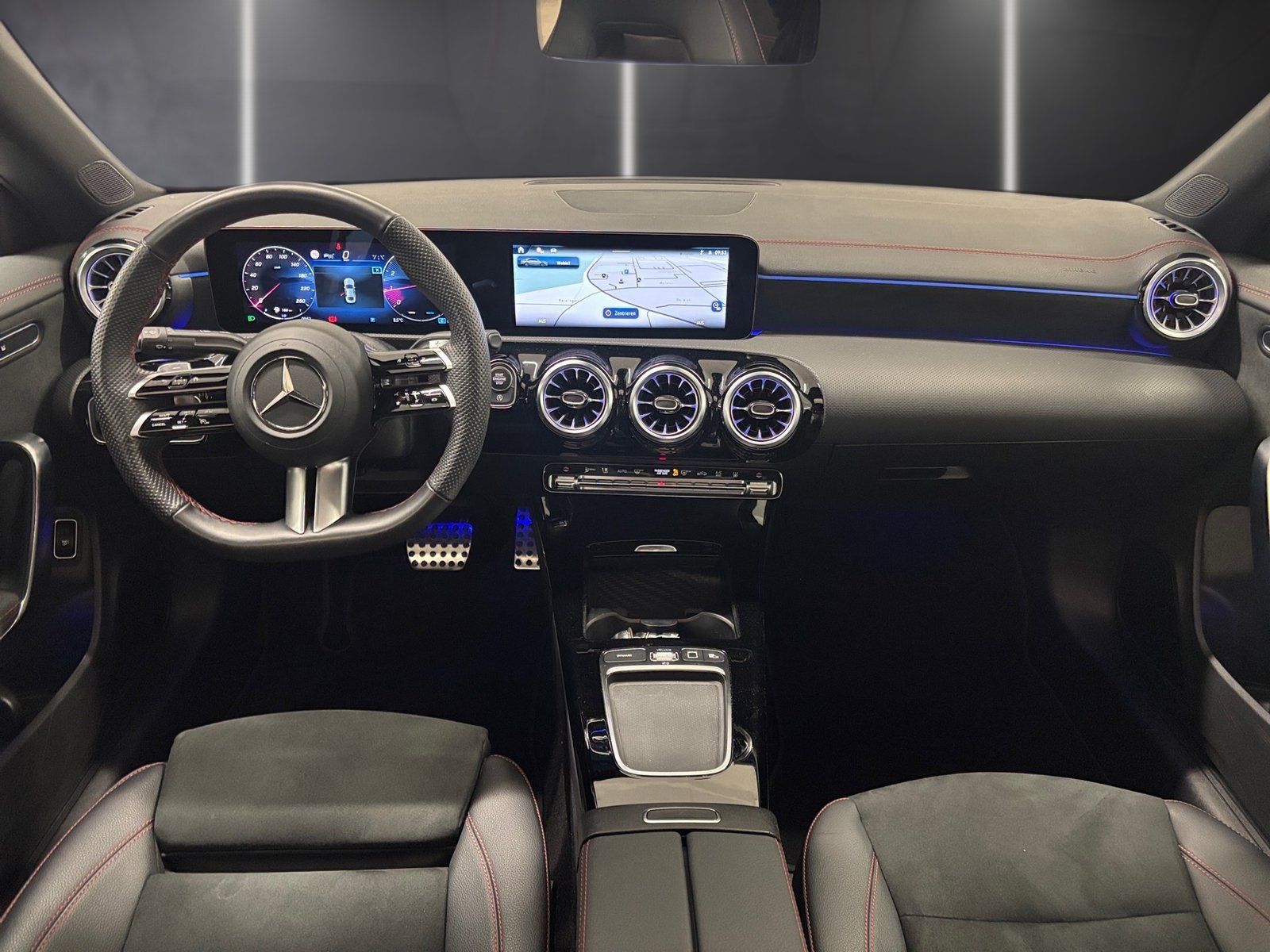 Fahrzeugabbildung Mercedes-Benz CLA 200 AMG*Pano*AHK*STHZG*Distronic*Totwinkel*