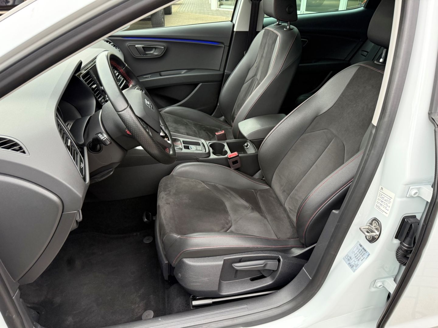 SEAT Leon FR Sportpaket El. Panodach Navi Leder Sound - Image 12