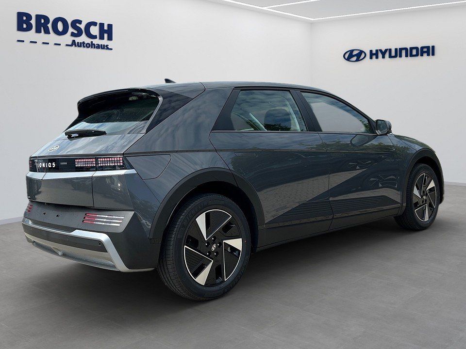 Fahrzeugabbildung Hyundai IONIQ 5 63kWh DYNAMIQ 440KM-REICHWEITE SHZ+NAVI+