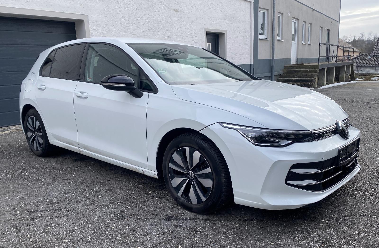 Volkswagen Golf 1.5 eTSI Goal LED-Matrix Navi AHK Kamera