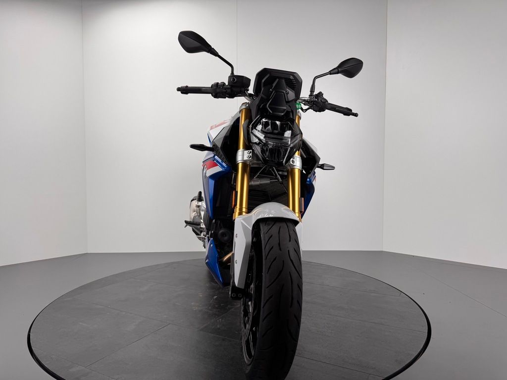 Fahrzeugabbildung BMW F900 R *VOLLAUSSTATTUNG *NEUWERTIG