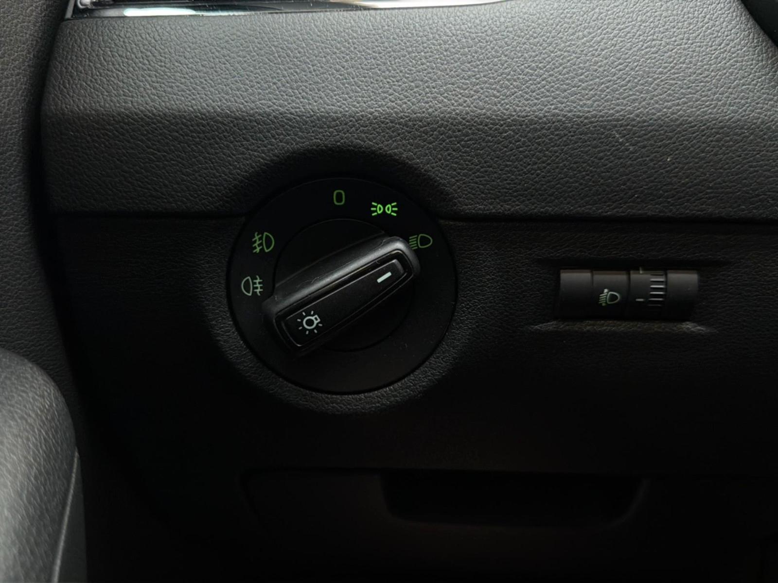 Skoda Octavia/Temp/PDC/ErsteHand/2-Zonen/SHZ/Kurvlicht