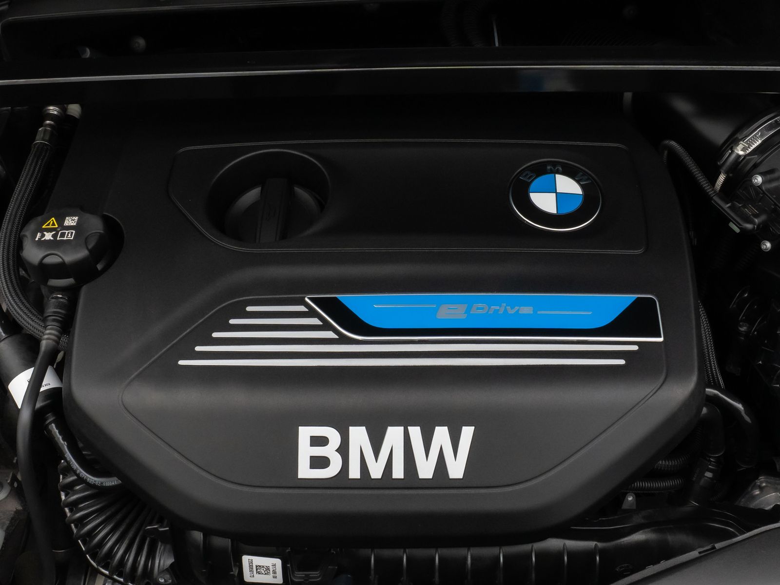 Fahrzeugabbildung BMW X1 xD25e xLine HUD DAB Parkassist Komfort Alarm