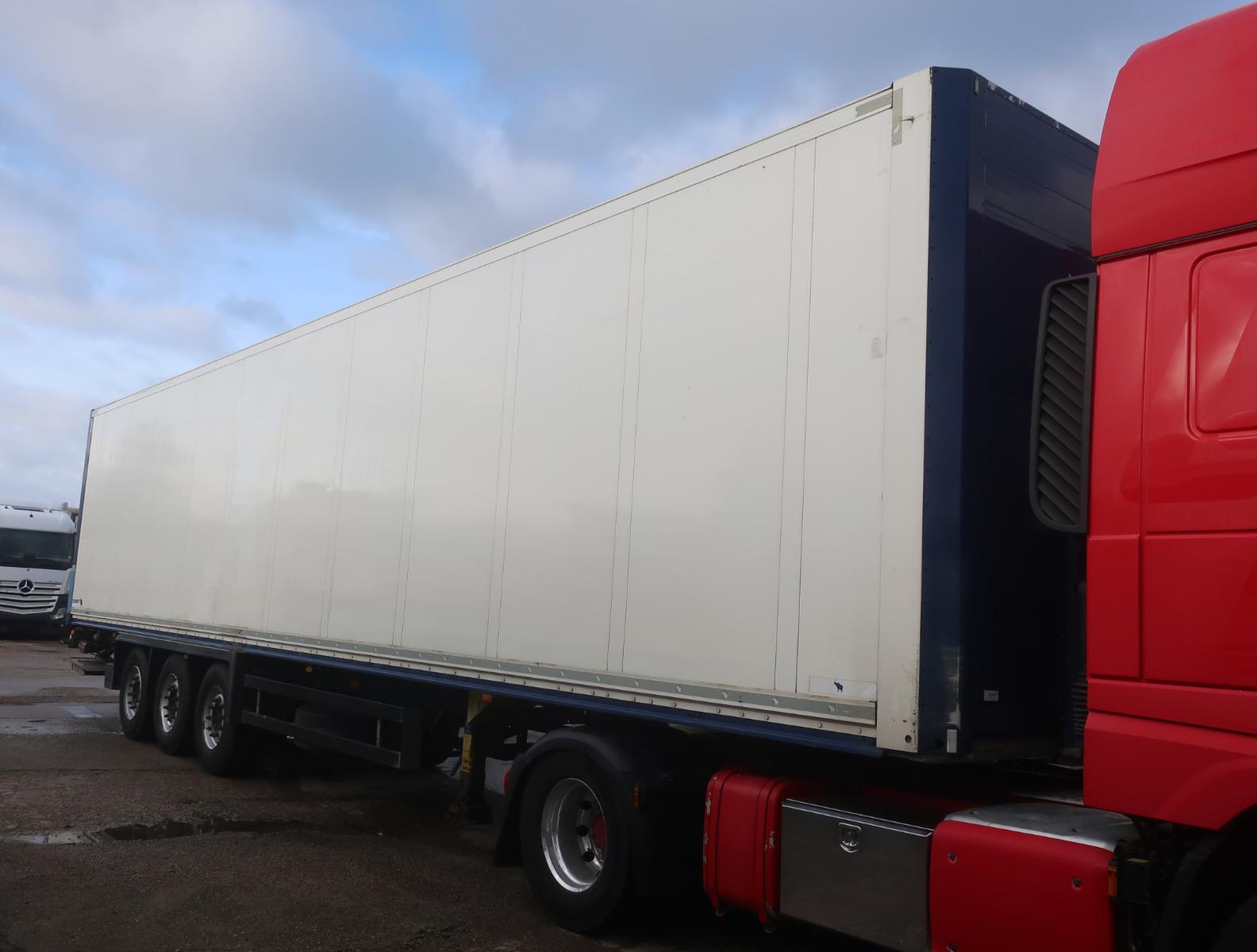 Schmitz Cargobull ca.91m³ Rolltor unterfaltb. LBW 2xLiftachse