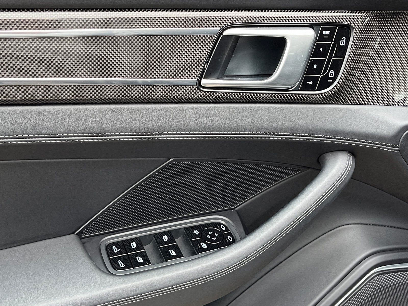 Fahrzeugabbildung Porsche Panamera Turbo S*HuD*MATRIX*Carbon*Pano*PDLS+**