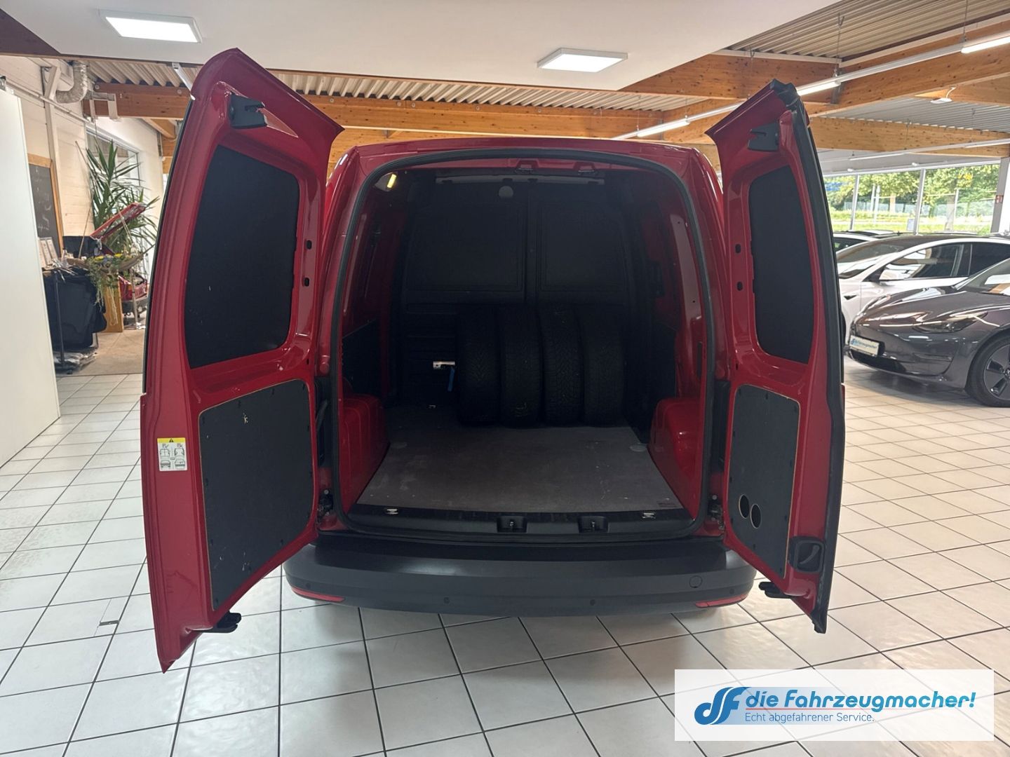 Fahrzeugabbildung Volkswagen Caddy Kasten 2.0 TDI DSG Klima PDC Berganfahrass