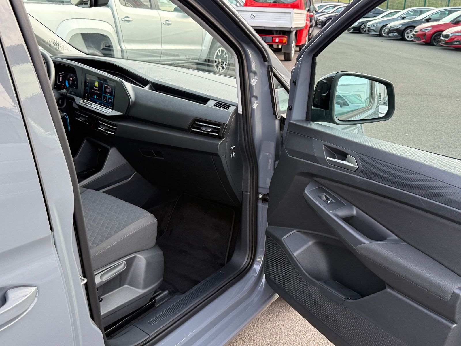 Fahrzeugabbildung Volkswagen Caddy Life Maxi 7-Sitzer ACC Blis DAB PDC SHZ