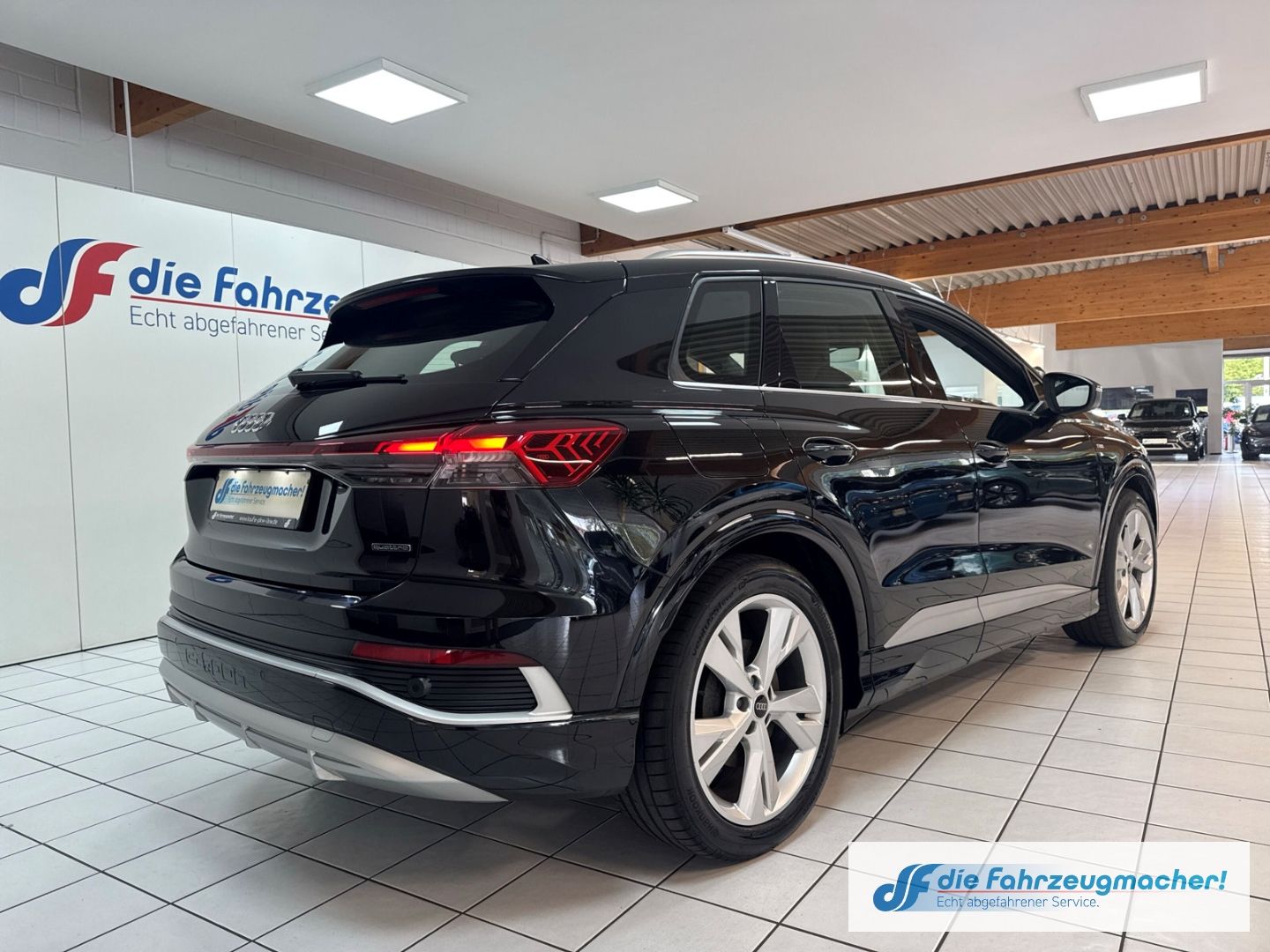 Fahrzeugabbildung Audi Q4 e-tron 45 quattro Sportpaket Navi Leder Digit