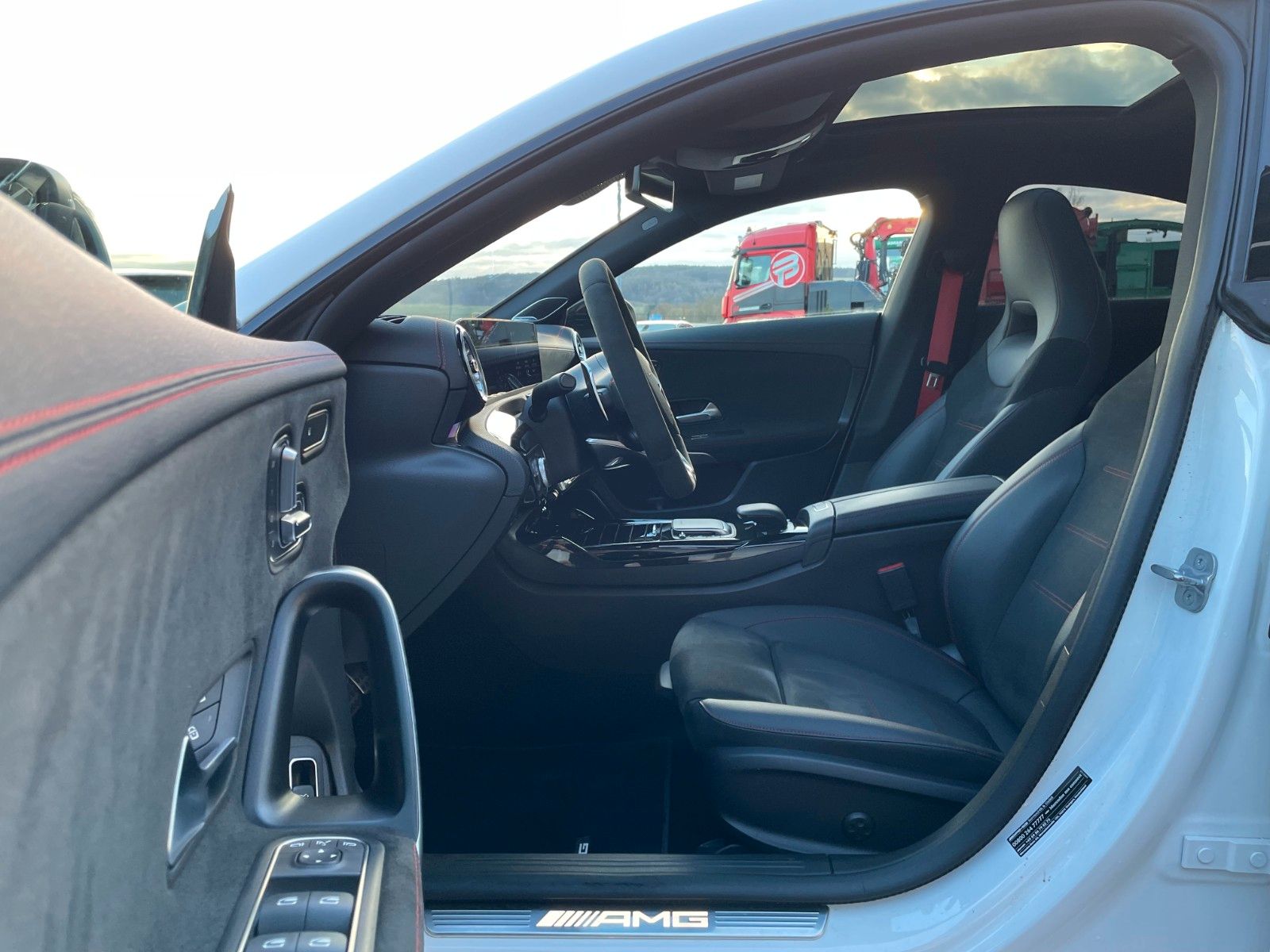 Fahrzeugabbildung Mercedes-Benz CLA 45 S AMG+Aero+Pano+HUD+Burm+Memory+MultiB