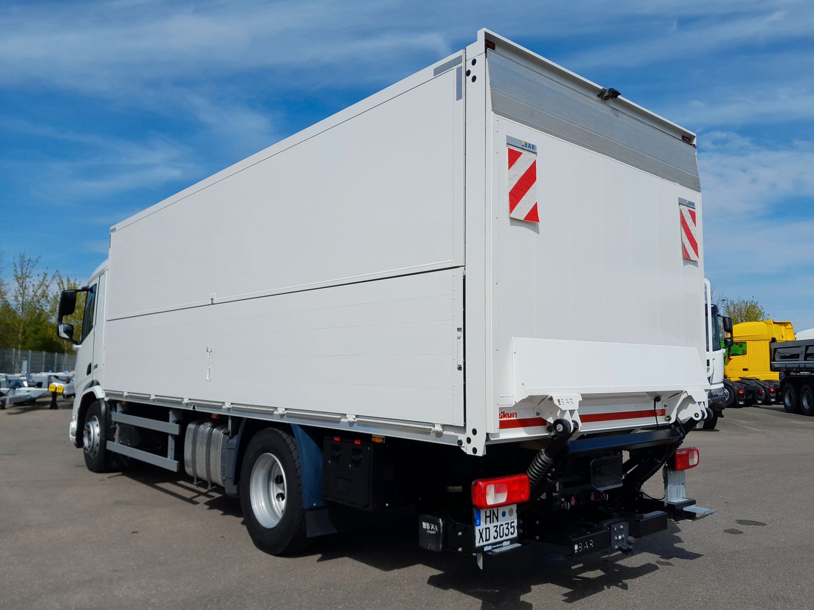 Fahrzeugabbildung DAF FA XD 370 zikun Swing-Board-Aufbau