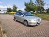 Toyota Avensis Sol 2,2-l-D-CAT Sol - Toyota Avensis aus 2005 mit Diesel-Antrieb