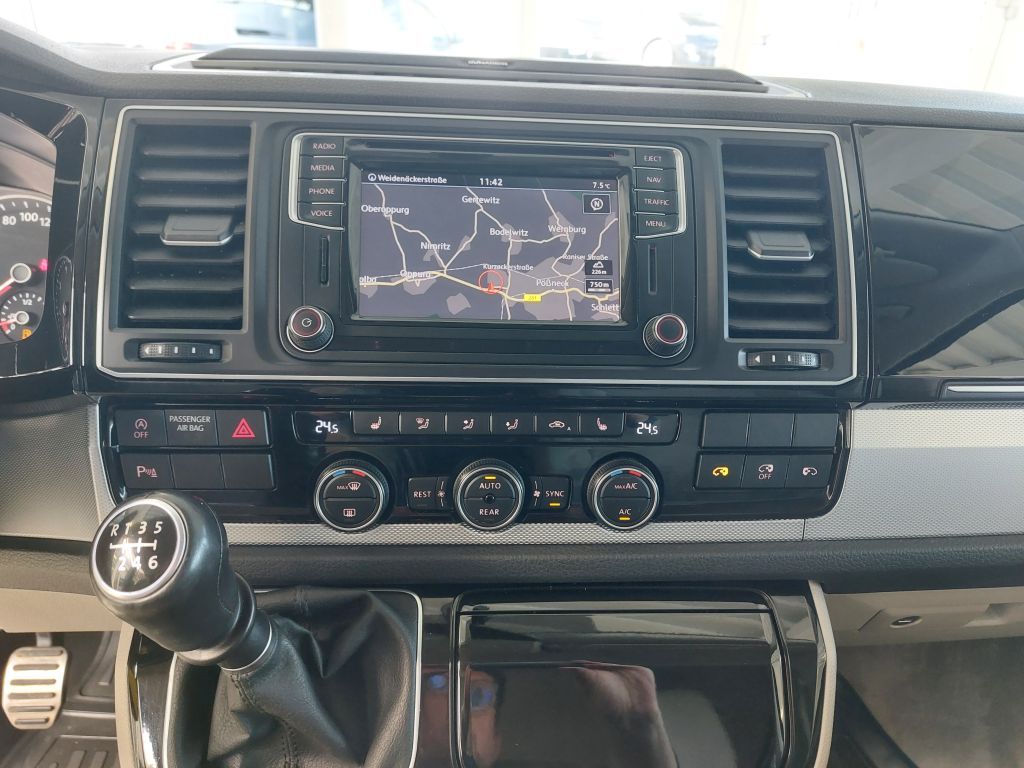 Fahrzeugabbildung Volkswagen Multivan Kurz Highline AHZV Standheizung Navi LE