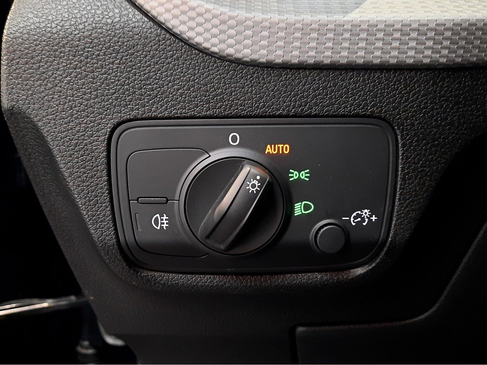 Fahrzeugabbildung Audi Q2 30 TDI S-line S-tronic *Navi*Cam*LED*PDC*ACC*
